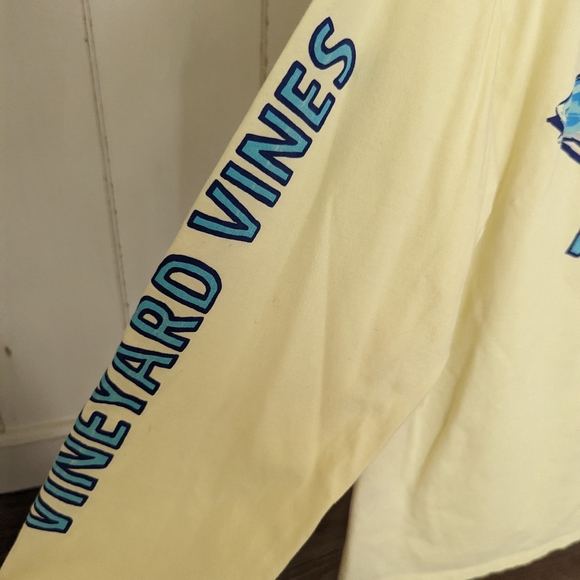 Men's Vineyard Vines Tshirt - Picture 2 of 6